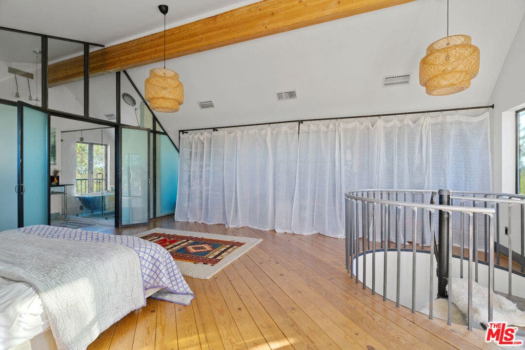 20784 Medley Lane, Topanga, CA 90290 20784 Medley Lane, Topanga, CA 90290