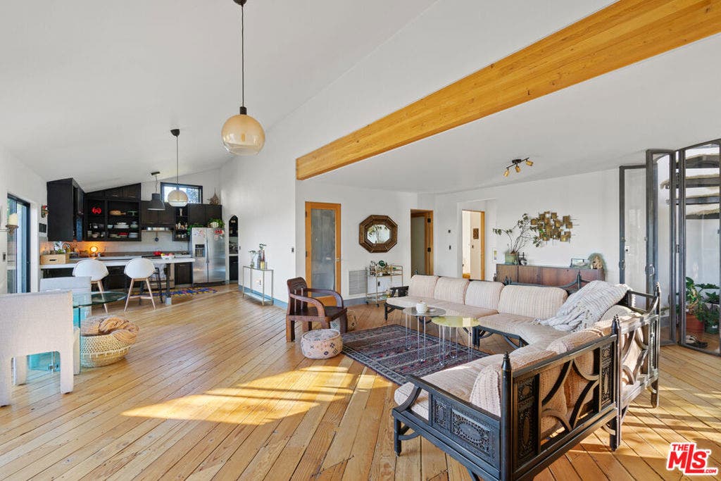 20784 Medley Lane, Topanga, CA 90290 20784 Medley Lane, Topanga, CA 90290