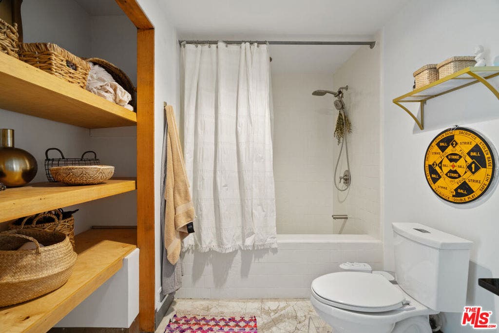 20784 Medley Lane, Topanga, CA 90290 20784 Medley Lane, Topanga, CA 90290