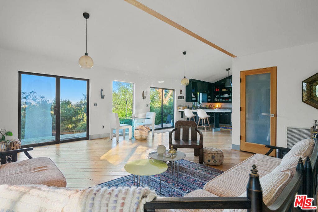 20784 Medley Lane, Topanga, CA 90290 20784 Medley Lane, Topanga, CA 90290