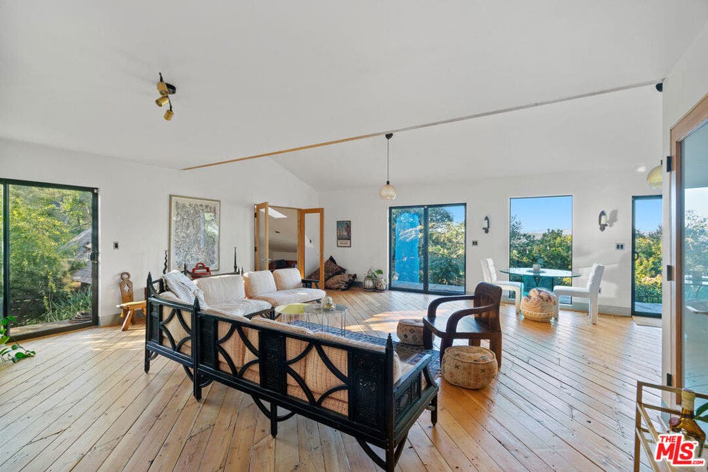 20784 Medley Lane, Topanga, CA 90290 20784 Medley Lane, Topanga, CA 90290