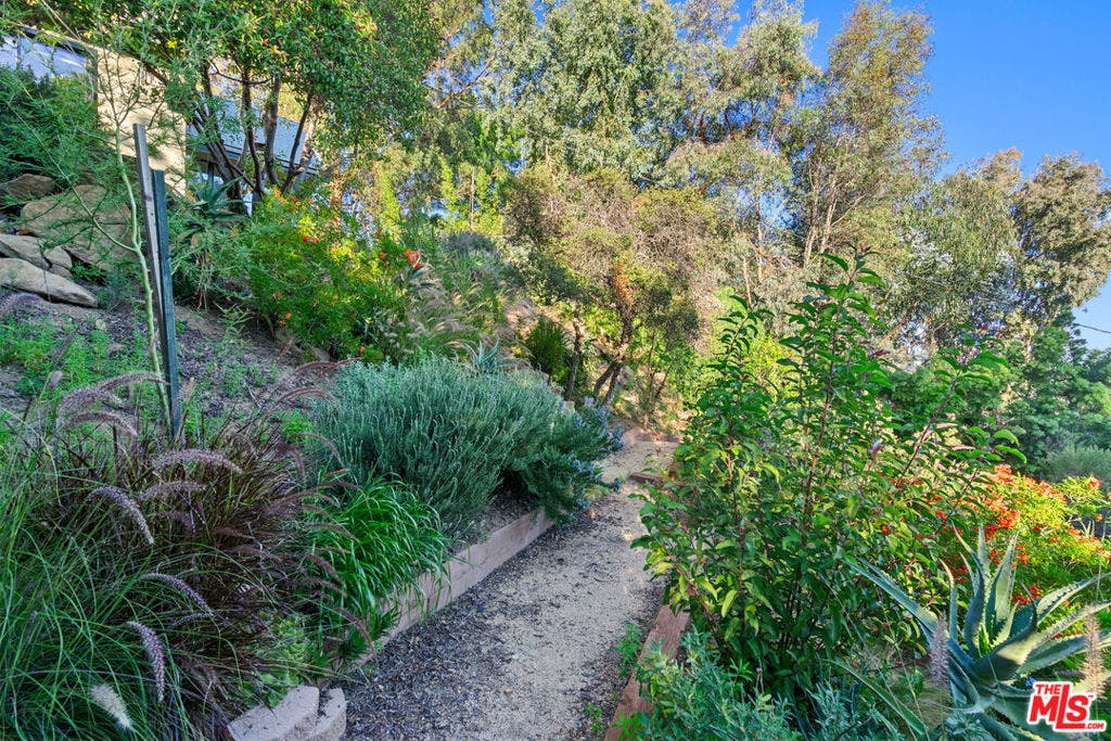 20784 Medley Lane, Topanga, CA 90290 20784 Medley Lane, Topanga, CA 90290