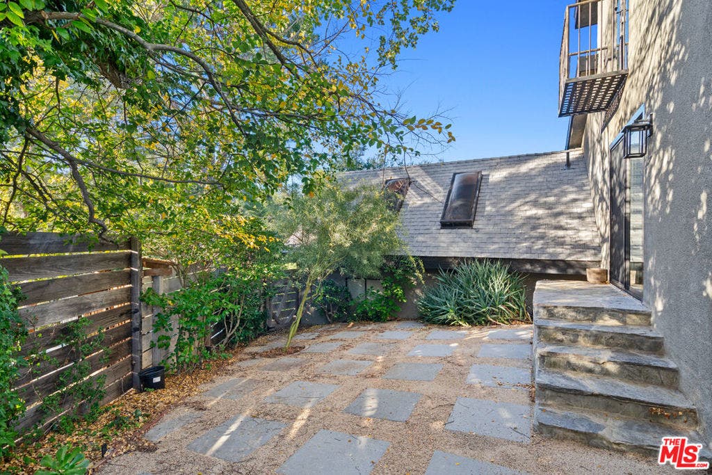 20784 Medley Lane, Topanga, CA 90290 20784 Medley Lane, Topanga, CA 90290