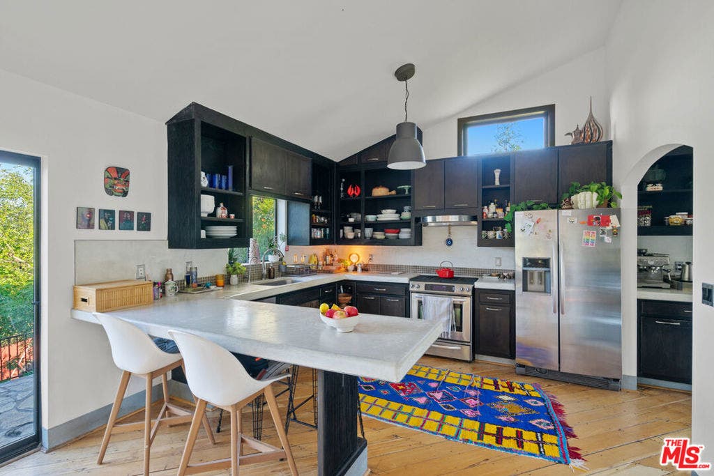 20784 Medley Lane, Topanga, CA 90290 20784 Medley Lane, Topanga, CA 90290