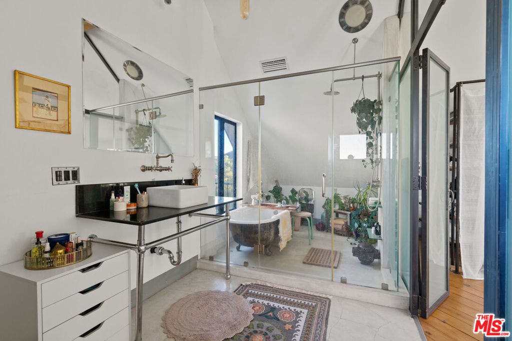 20784 Medley Lane, Topanga, CA 90290 20784 Medley Lane, Topanga, CA 90290