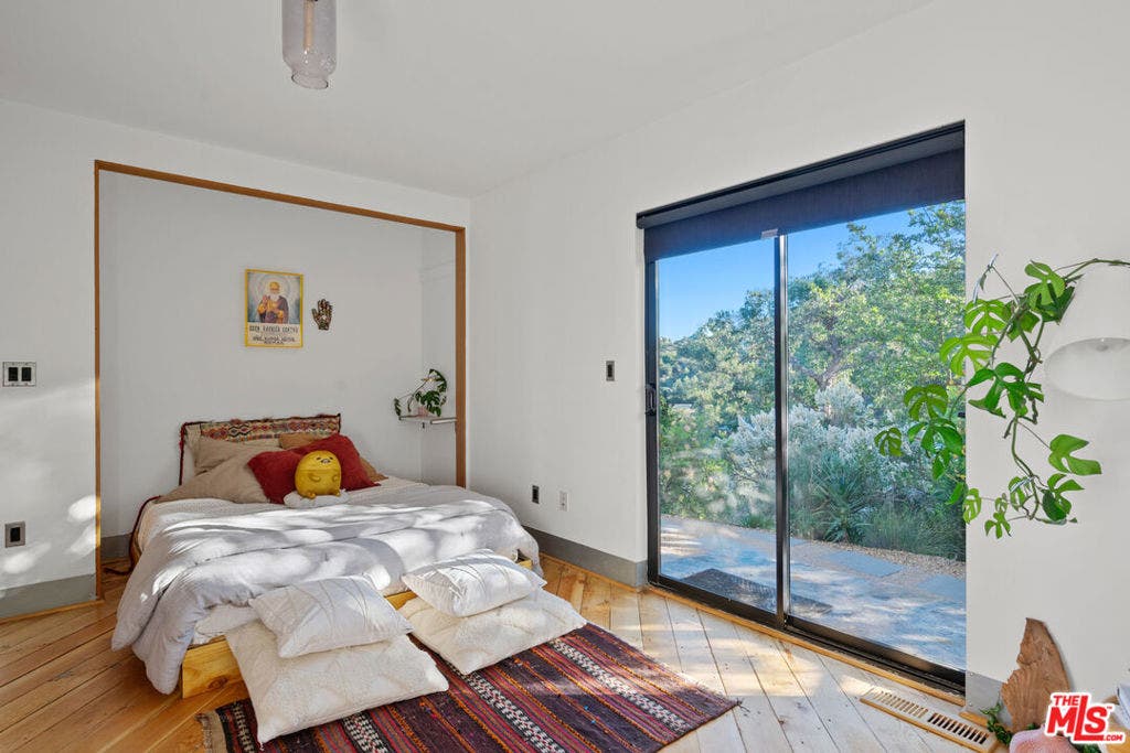 20784 Medley Lane, Topanga, CA 90290 20784 Medley Lane, Topanga, CA 90290