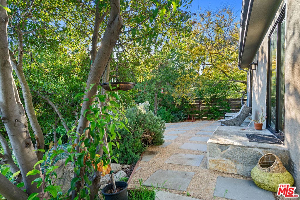 20784 Medley Lane, Topanga, CA 90290 20784 Medley Lane, Topanga, CA 90290