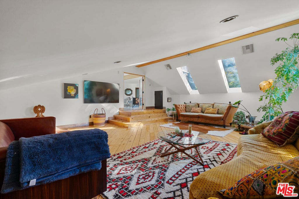 20784 Medley Lane, Topanga, CA 90290 20784 Medley Lane, Topanga, CA 90290