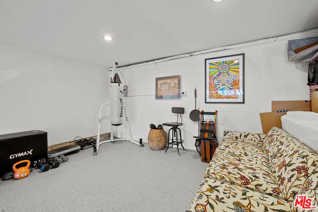 20784 Medley Lane, Topanga, CA 90290 20784 Medley Lane, Topanga, CA 90290