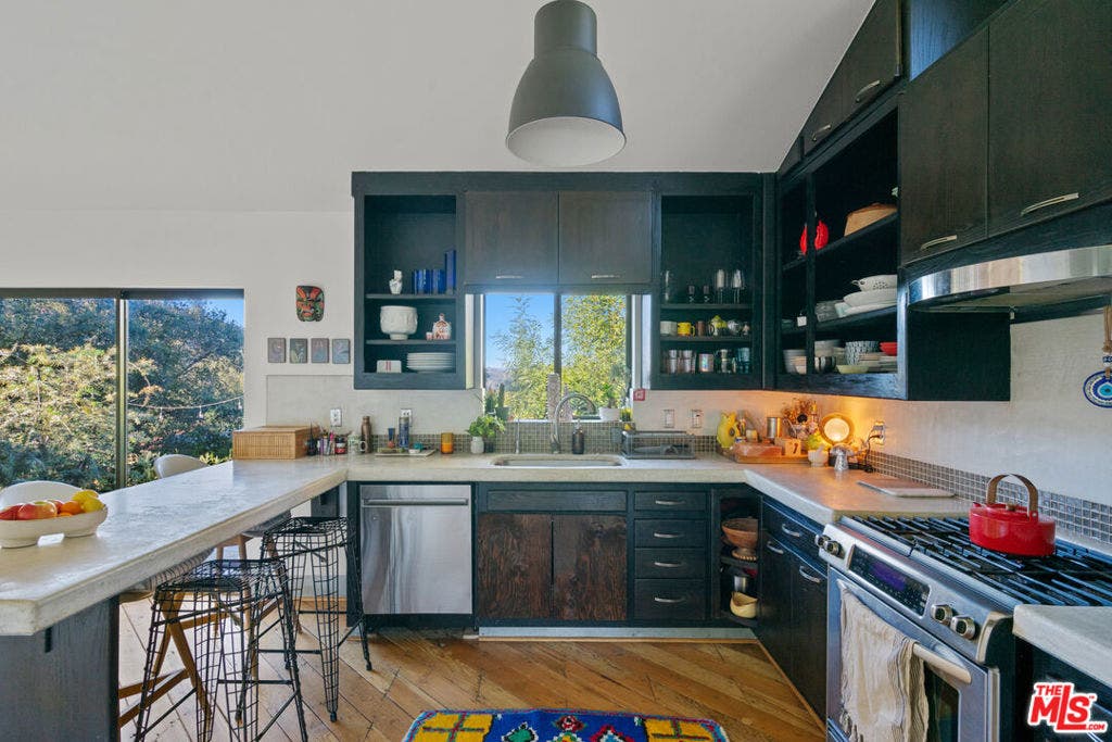 20784 Medley Lane, Topanga, CA 90290 20784 Medley Lane, Topanga, CA 90290