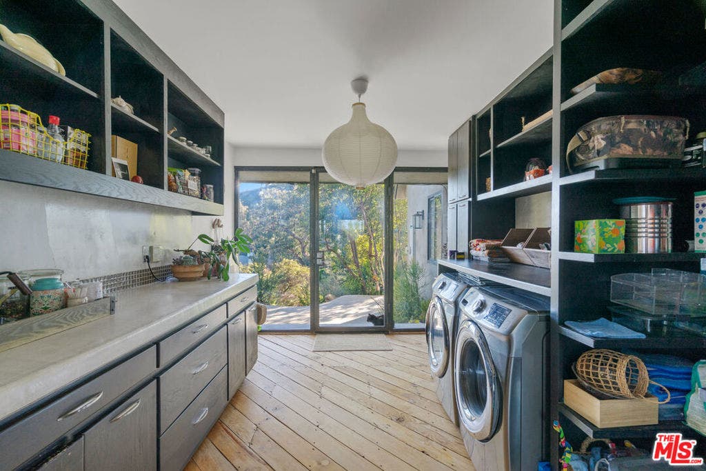 20784 Medley Lane, Topanga, CA 90290 20784 Medley Lane, Topanga, CA 90290