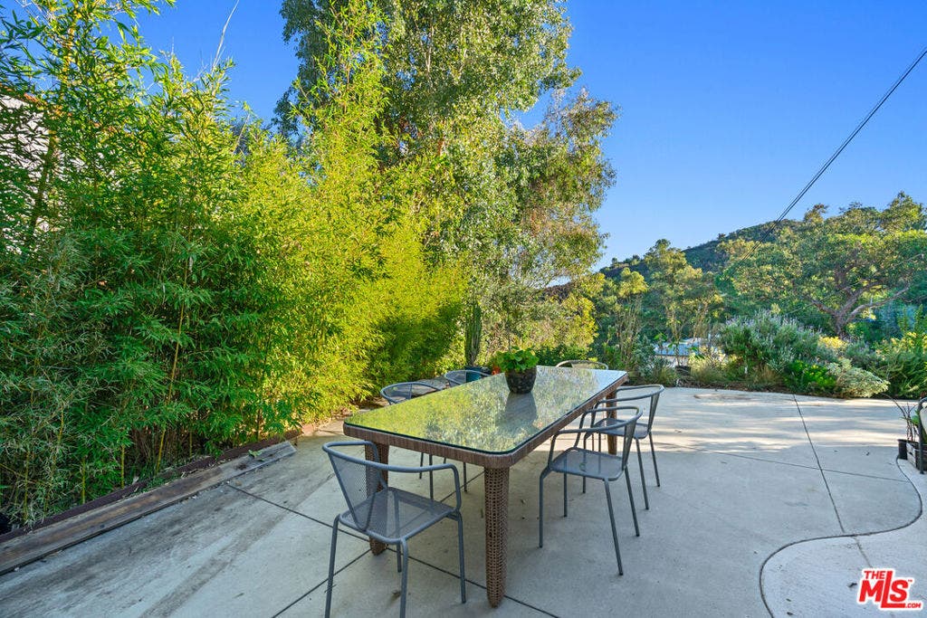 20784 Medley Lane, Topanga, CA 90290 20784 Medley Lane, Topanga, CA 90290