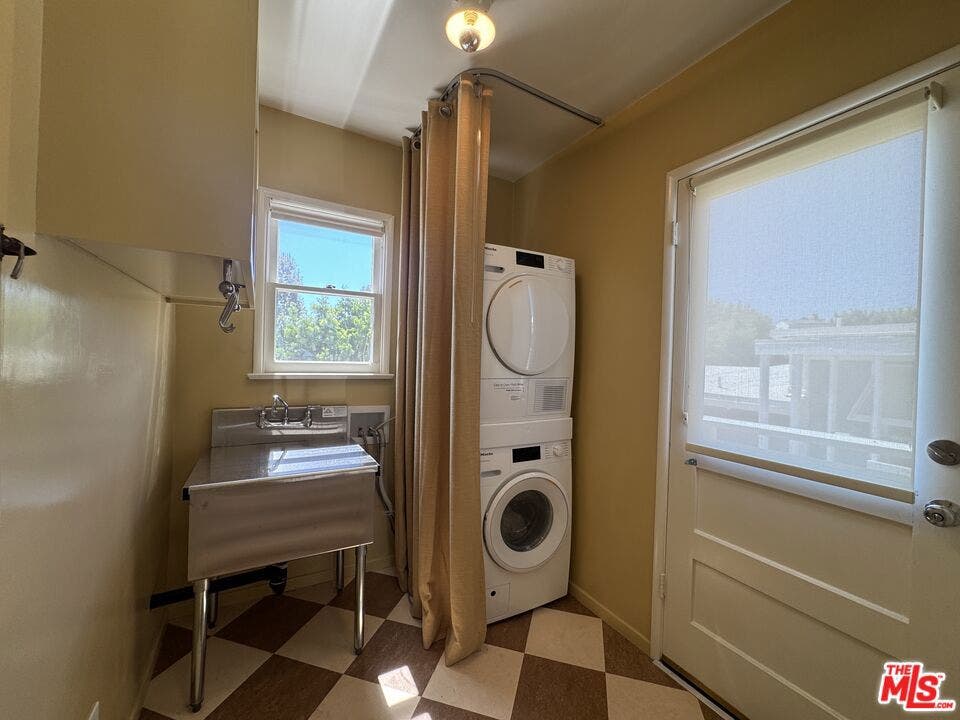 11188 Ophir Drive, Los Angeles, CA 90024 Laundry & Back Door