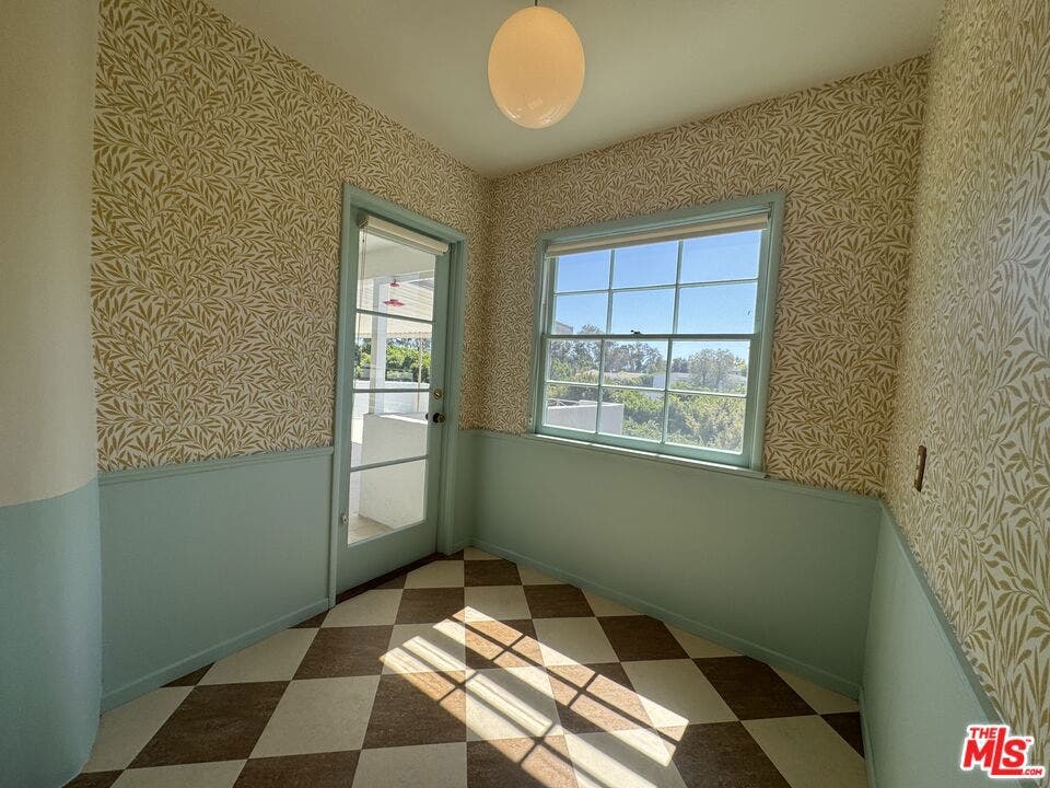 11188 Ophir Drive, Los Angeles, CA 90024 Breakfast Nook