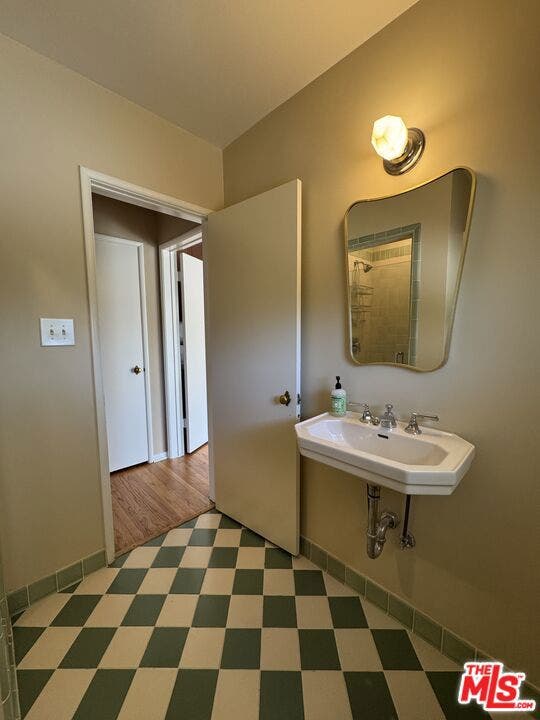 3/4 Bath [btwn Den & Kitchen]