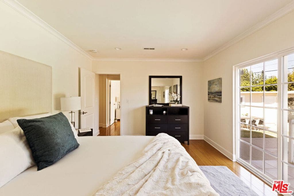 17827 Burbank Boulevard, Encino, CA 91316 17827 Burbank Boulevard, Encino, CA 91316