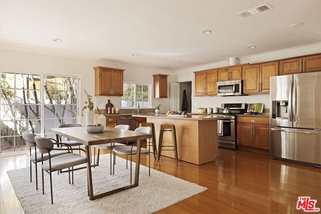 17827 Burbank Boulevard, Encino, CA 91316 17827 Burbank Boulevard, Encino, CA 91316