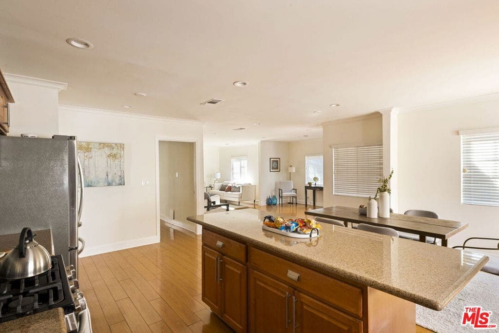 17827 Burbank Boulevard, Encino, CA 91316 17827 Burbank Boulevard, Encino, CA 91316