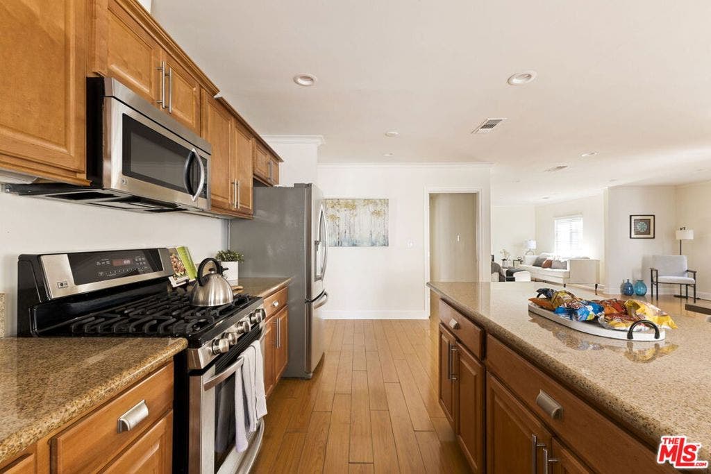 17827 Burbank Boulevard, Encino, CA 91316 17827 Burbank Boulevard, Encino, CA 91316