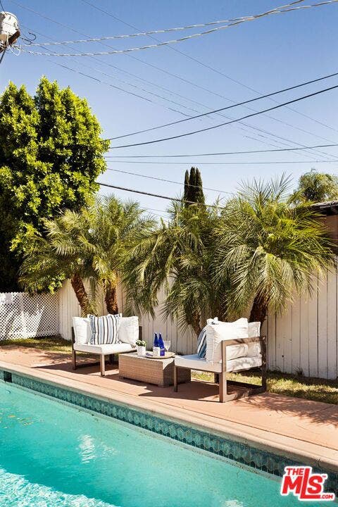 17827 Burbank Boulevard, Encino, CA 91316 17827 Burbank Boulevard, Encino, CA 91316