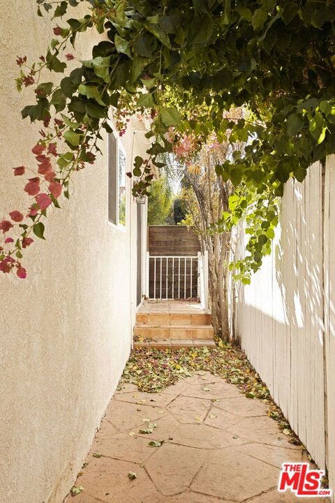 17827 Burbank Boulevard, Encino, CA 91316 17827 Burbank Boulevard, Encino, CA 91316