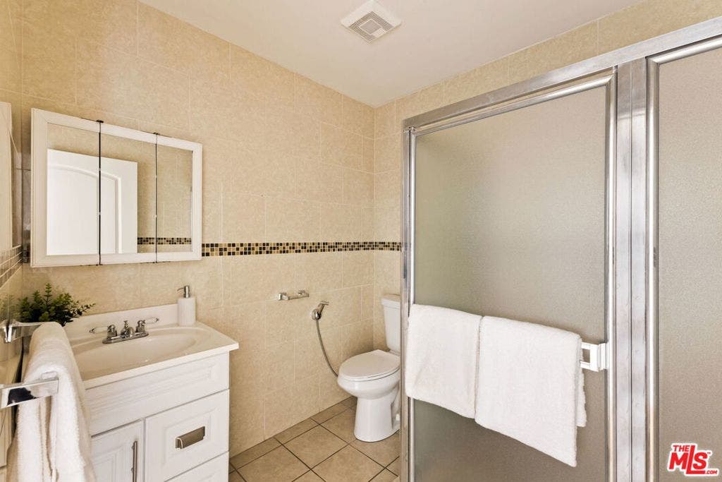 17827 Burbank Boulevard, Encino, CA 91316 17827 Burbank Boulevard, Encino, CA 91316