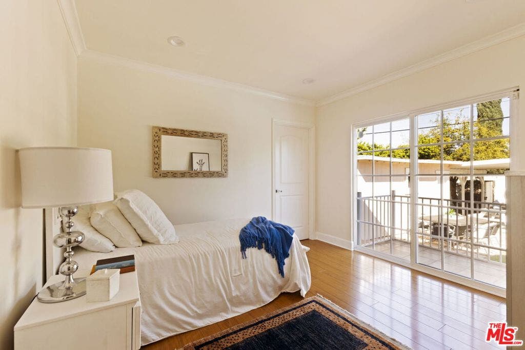 17827 Burbank Boulevard, Encino, CA 91316 17827 Burbank Boulevard, Encino, CA 91316