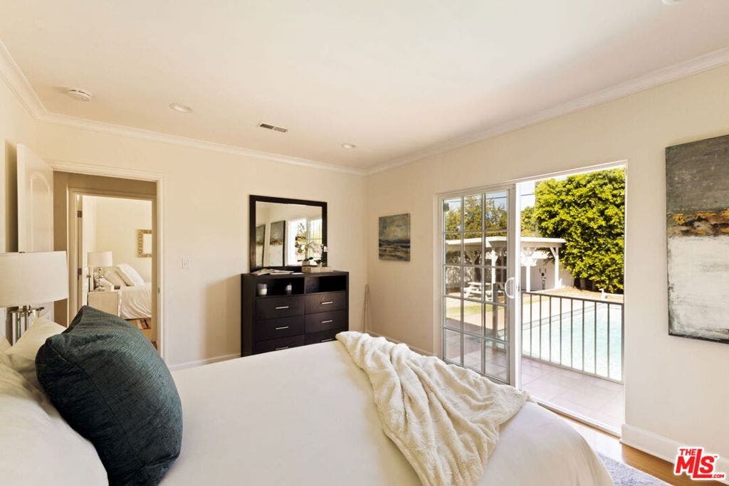 17827 Burbank Boulevard, Encino, CA 91316 17827 Burbank Boulevard, Encino, CA 91316