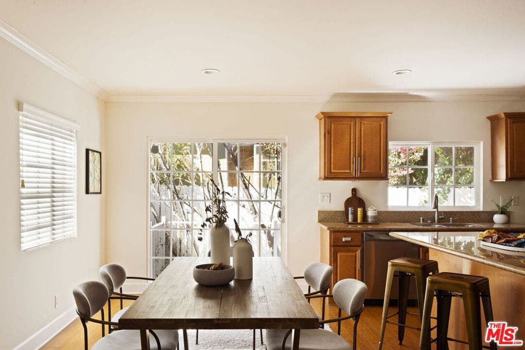 17827 Burbank Boulevard, Encino, CA 91316 17827 Burbank Boulevard, Encino, CA 91316
