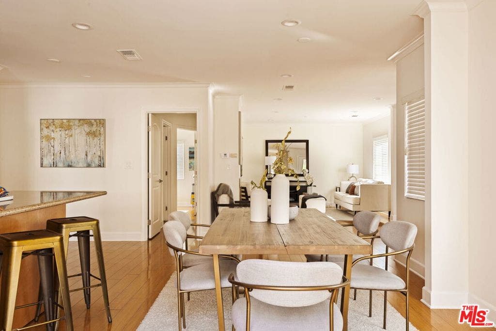17827 Burbank Boulevard, Encino, CA 91316 17827 Burbank Boulevard, Encino, CA 91316