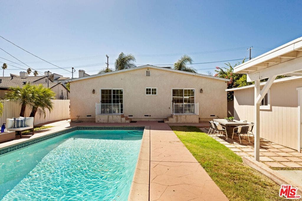 17827 Burbank Boulevard, Encino, CA 91316 17827 Burbank Boulevard, Encino, CA 91316
