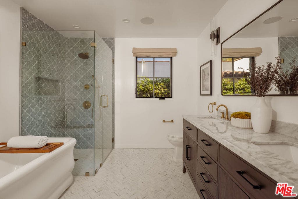 133 N La Jolla Avenue, Los Angeles, CA 90048 133 N La Jolla Avenue, Los Angeles, CA 90048