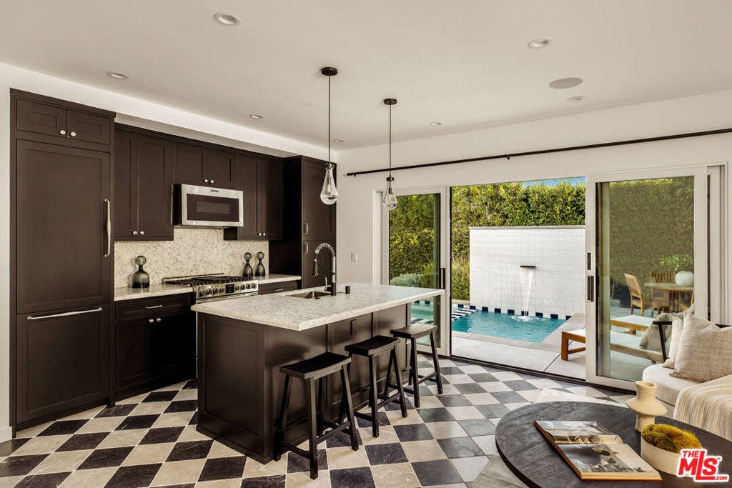 133 N La Jolla Avenue, Los Angeles, CA 90048 133 N La Jolla Avenue, Los Angeles, CA 90048