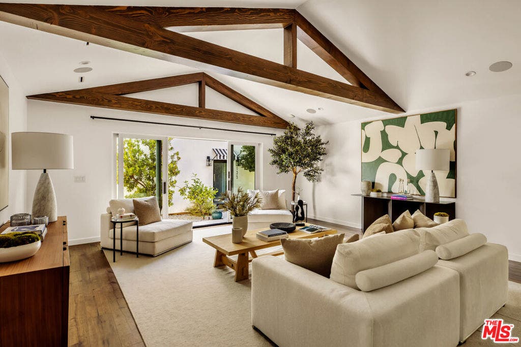 133 N La Jolla Avenue, Los Angeles, CA 90048 133 N La Jolla Avenue, Los Angeles, CA 90048