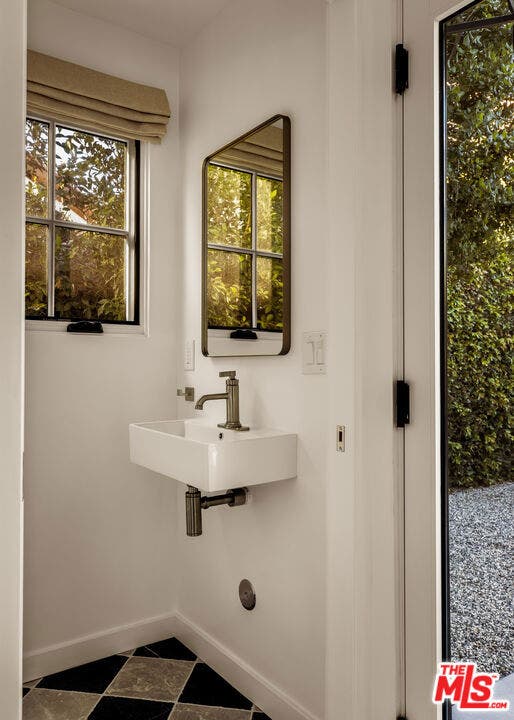 133 N La Jolla Avenue, Los Angeles, CA 90048 133 N La Jolla Avenue, Los Angeles, CA 90048