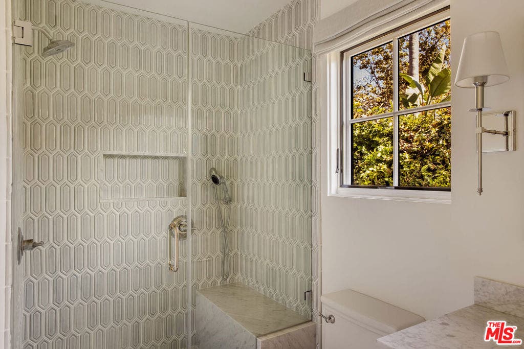 133 N La Jolla Avenue, Los Angeles, CA 90048 133 N La Jolla Avenue, Los Angeles, CA 90048
