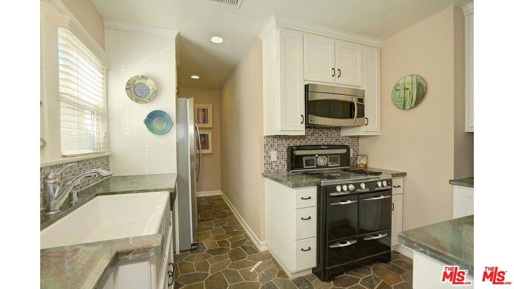 7417 CLINTON Street, Los Angeles, CA 90036 7417 CLINTON Street, Los Angeles, CA 90036