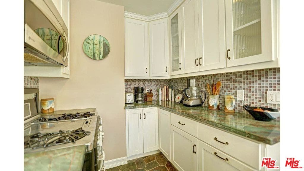7417 CLINTON Street, Los Angeles, CA 90036 7417 CLINTON Street, Los Angeles, CA 90036