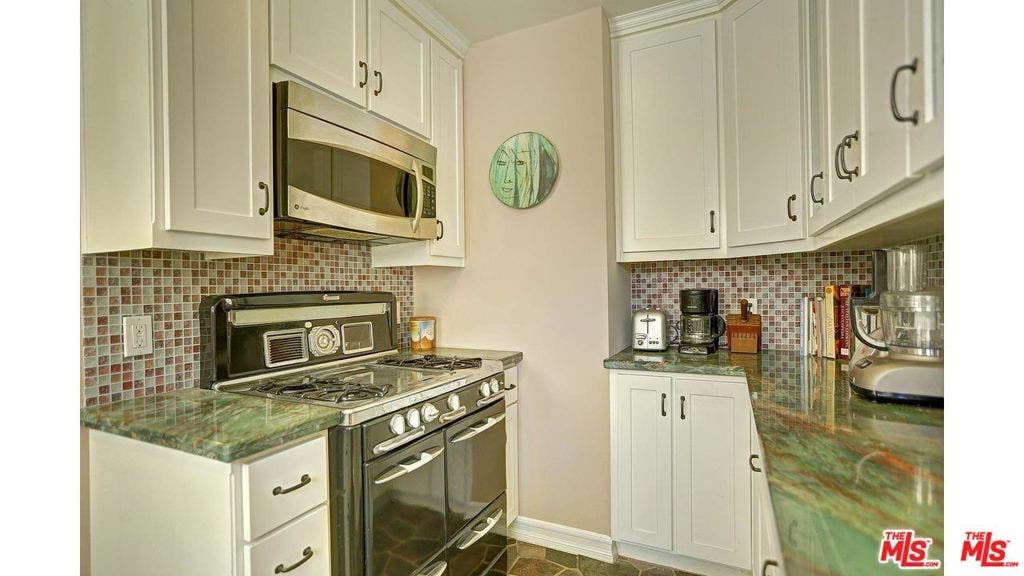 7417 CLINTON Street, Los Angeles, CA 90036 7417 CLINTON Street, Los Angeles, CA 90036