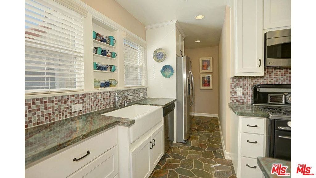 7417 CLINTON Street, Los Angeles, CA 90036 7417 CLINTON Street, Los Angeles, CA 90036