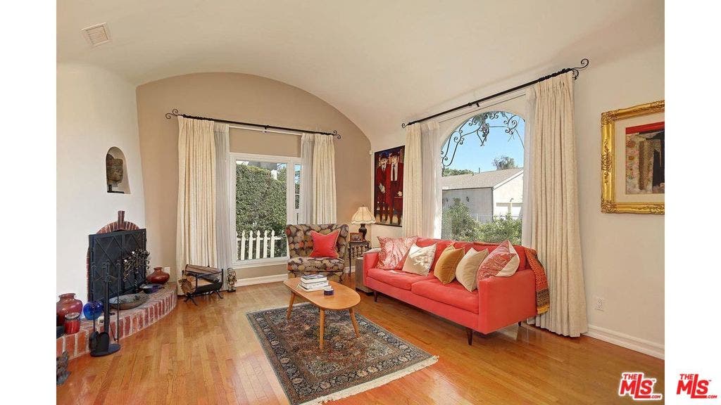 7417 CLINTON Street, Los Angeles, CA 90036 7417 CLINTON Street, Los Angeles, CA 90036