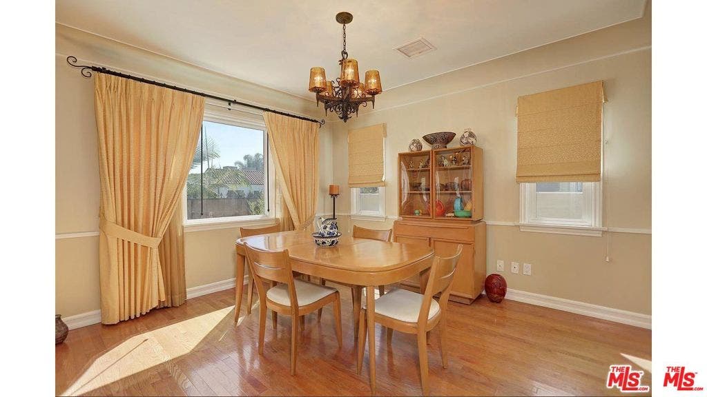 7417 CLINTON Street, Los Angeles, CA 90036 7417 CLINTON Street, Los Angeles, CA 90036