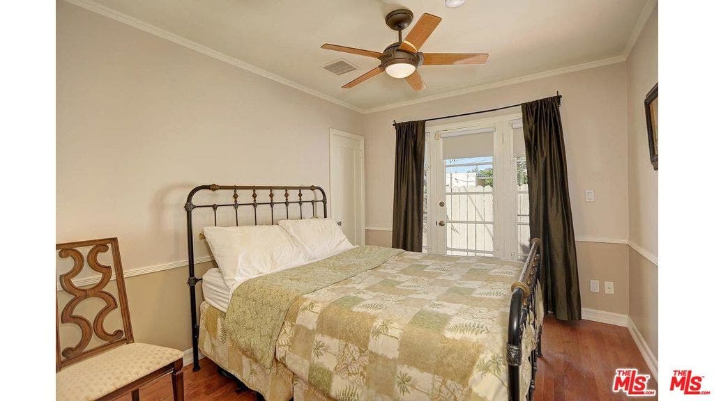 7417 CLINTON Street, Los Angeles, CA 90036 7417 CLINTON Street, Los Angeles, CA 90036