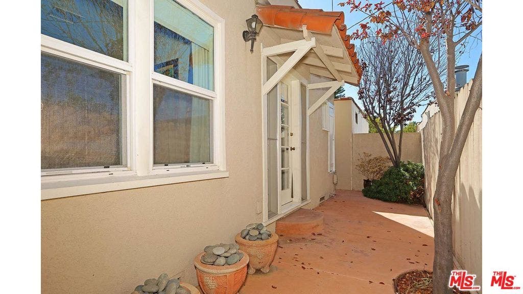 7417 CLINTON Street, Los Angeles, CA 90036 7417 CLINTON Street, Los Angeles, CA 90036