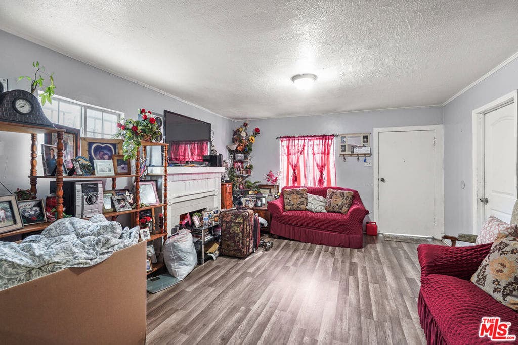 5837 4th Avenue, Los Angeles, CA 90043 5837 4th Avenue, Los Angeles, CA 90043