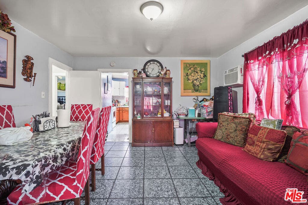 5837 4th Avenue, Los Angeles, CA 90043 5837 4th Avenue, Los Angeles, CA 90043