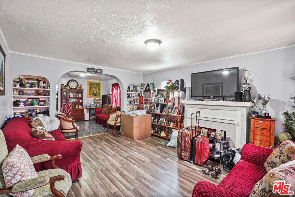 5837 4th Avenue, Los Angeles, CA 90043 5837 4th Avenue, Los Angeles, CA 90043