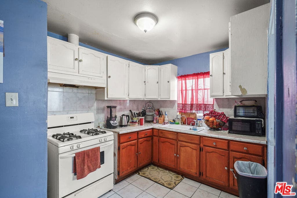 5837 4th Avenue, Los Angeles, CA 90043 5837 4th Avenue, Los Angeles, CA 90043