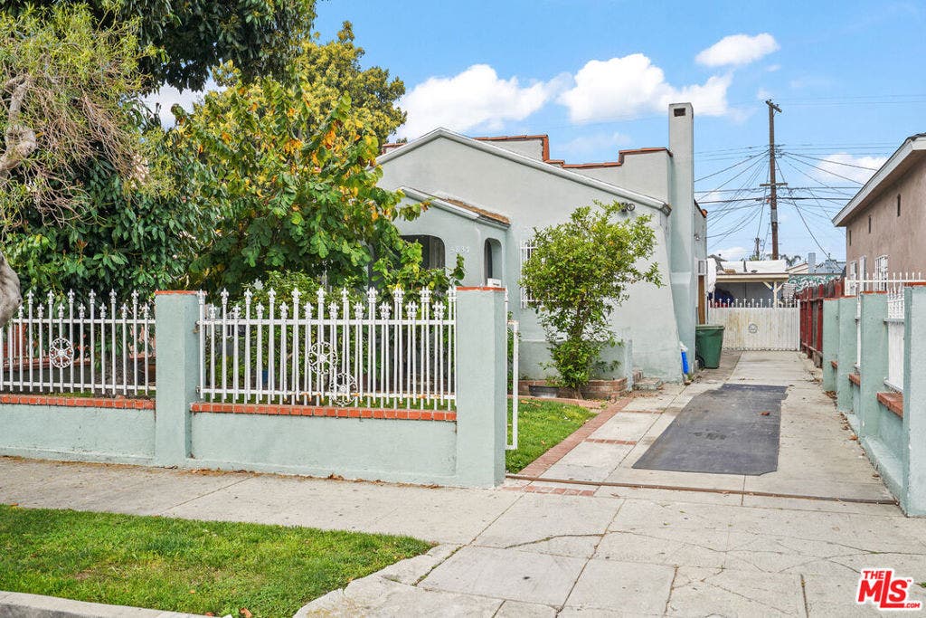 5837 4th Avenue, Los Angeles, CA 90043 5837 4th Avenue, Los Angeles, CA 90043