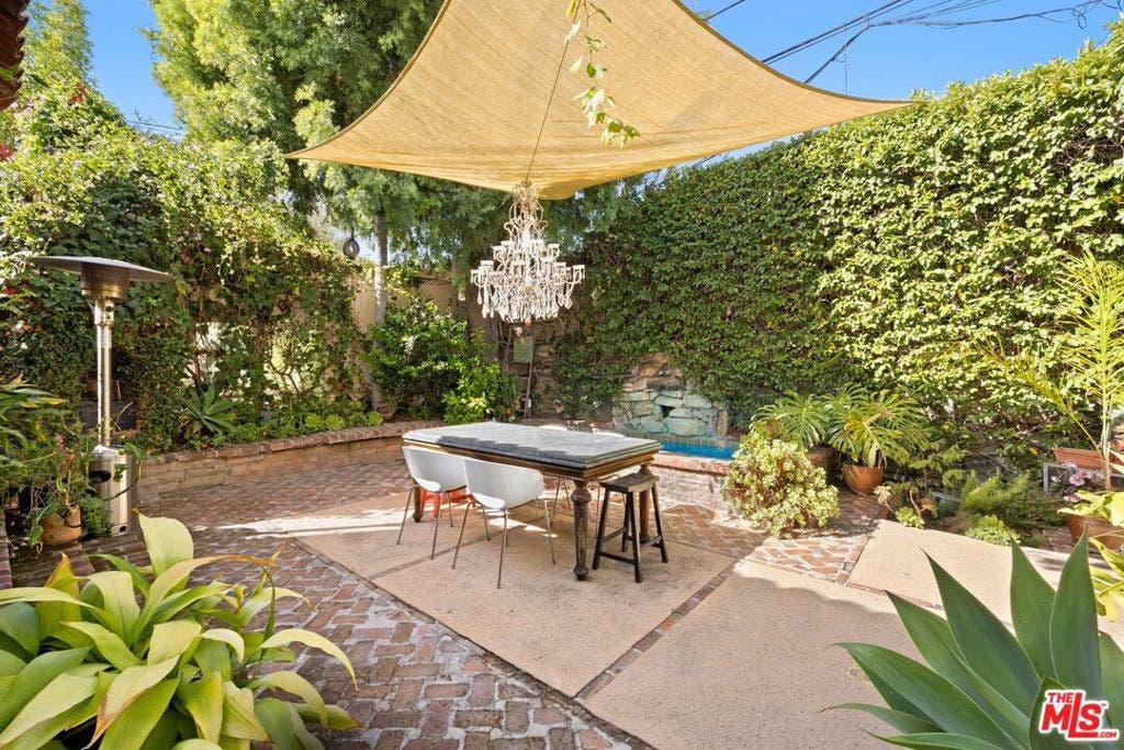 8941 Rosewood Avenue, Los Angeles, CA 90048